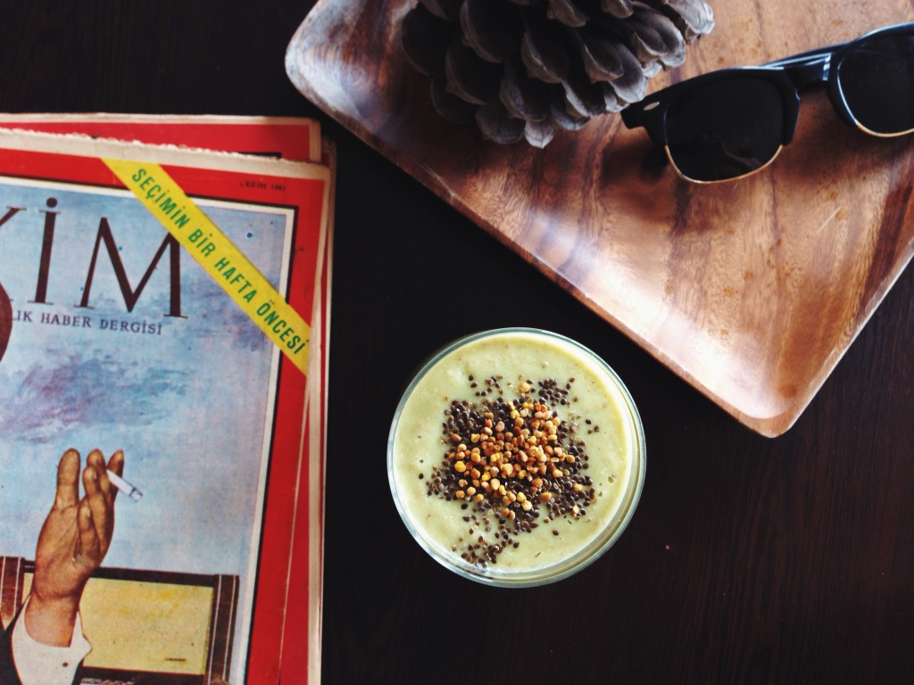 For Breakfast: Creamy, fructose friendly smoothie with #beepollen // Zum Frühstück: Seidiger, fructosearmer Smoothie mit #Blütenpollen // fructopia.de