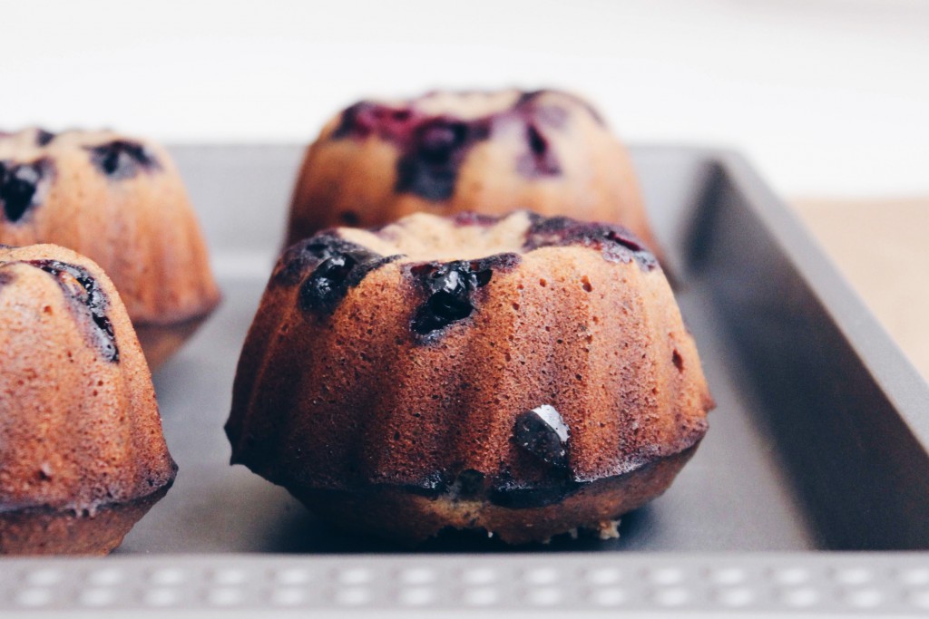 Gluten Free Easter Holidays: Fructosefree Blueberry-Buckwheat-Cake with Lemon Curd // Gluten-freie Ostern: Fructosearmer Heidelbeer-Buchweizen-Kuchen mit Zitronencreme // by fructopia.de #freefrom #foodsensitivities #holidaybaking