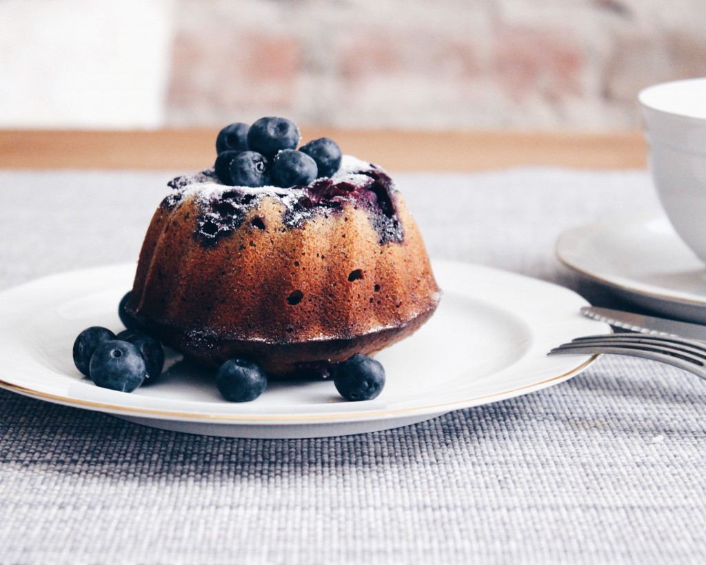 Gluten Free Easter Holidays: Fructosefree Blueberry-Buckwheat-Cake with Lemon Curd // Gluten-freie Ostern: Fructosearmer Heidelbeer-Buchweizen-Kuchen mit Zitronencreme // by fructopia.de #freefrom #foodsensitivities #holidaybaking