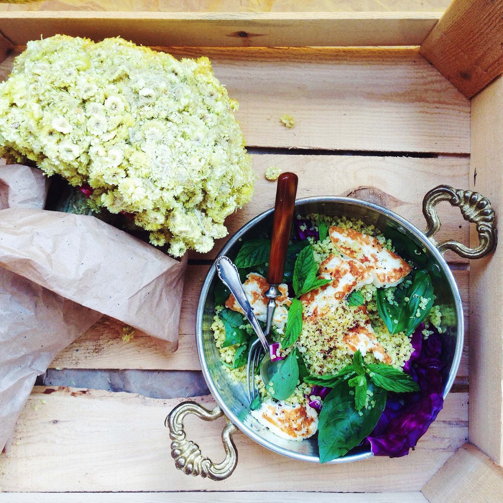 Recipe: Quinoa Salad with Grilled Halloumi, Herbs And Tahini Dressing (Vegetarian, Gluten-free, Fructose Friendly, Low FODMAP) // fructopia.de/en