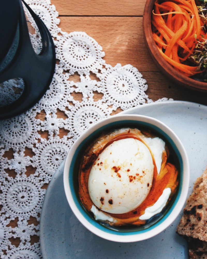 The Sultan’s Breakfast: Çilbir - Poached Eggs On Yogurt | gluten-free, fructose friendly recipe | fructopia.de/en