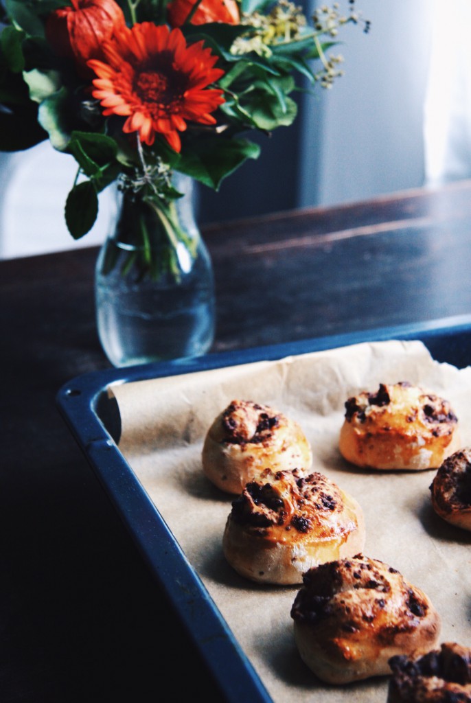 Kokos-Schokobrötchen für gemütliche Adventswochenende (vegan, fructosearm, weizenfrei) // Delicious Coconut Chocolate Buns for cozy winter weekends (vegan, fructose-friendly, wheat-free, lowFODMAP)