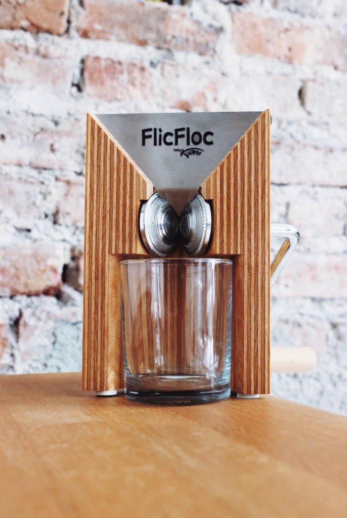 My New Favorite Kitchen Gadget: FlicFloc The Grain Flaker. It’s never been easier to make oats, quinoa or rice flakes at home / fructopia.de/en