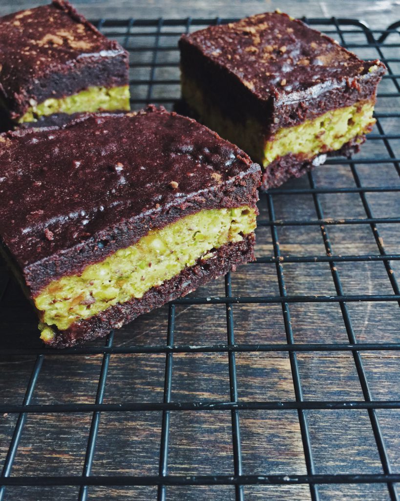 Rich Pistachio Cheesecake Brownies | Sugar-Free Recipes | fructopia.de/en