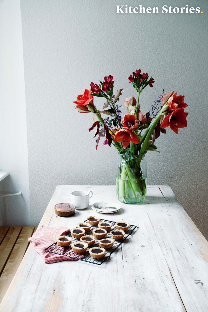 Recipe: Sugar-free Chocolate-Caramel-Cups with Spelt // wheat-free, plus lactose-free and vegan option // fructopia.de