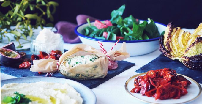 (Deutsch) Winter Mezze: Vorspeisenplatte für das Weihnachtsdinner – Ingwer-Butter, Gerösteter Wirsing, Pastinaken-Hummus
